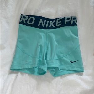 Athletic shorts/spandex